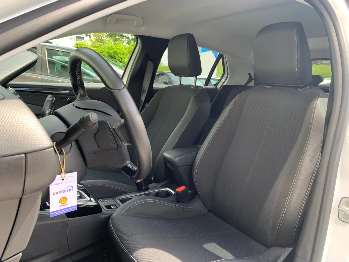 1.2 Elegance Airco | AppleCarplay/ Android Auto | Cruise Control | DAB | LED | LMV 16" | Navi | PDC Achter |