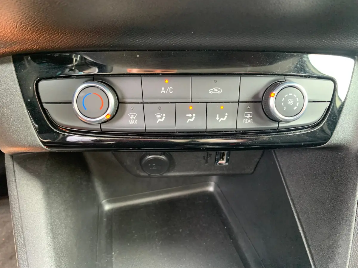 1.2 Elegance Airco | AppleCarplay/ Android Auto | Cruise Control | DAB | LED | LMV 16" | Navi | PDC Achter |