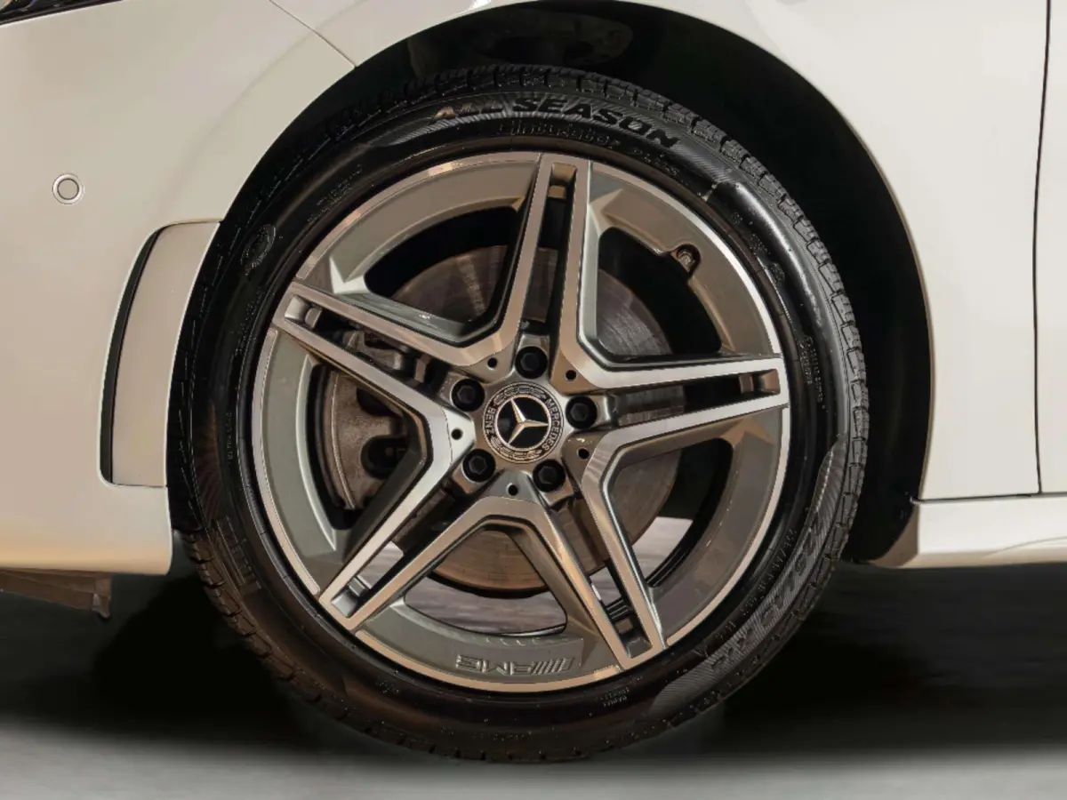 Hatchback 250 e AMG Line