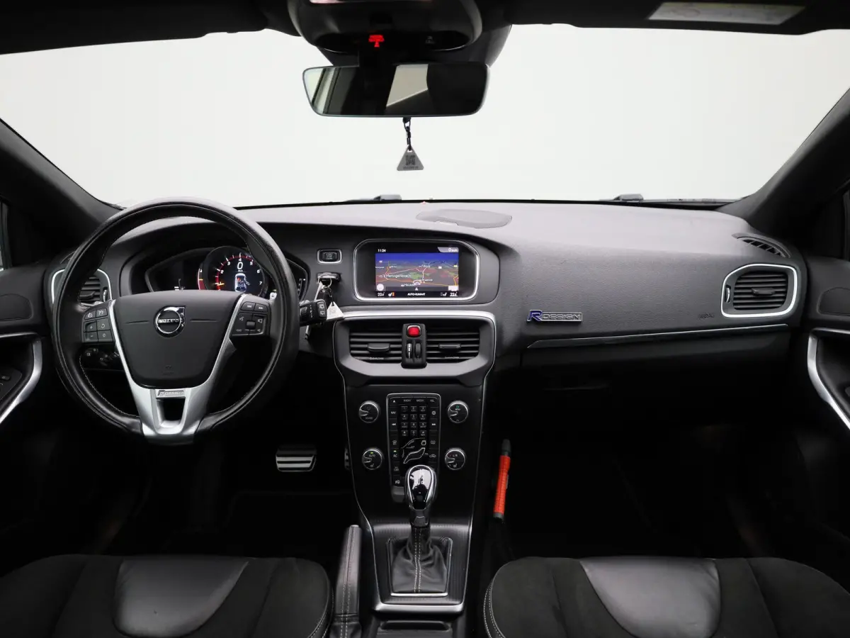 1.5 T3 Polar+ Sport AUTOMAAT | PANORAMADAK | HALF-LEDER | CLIMATE CONTROL | NAVIGATIE