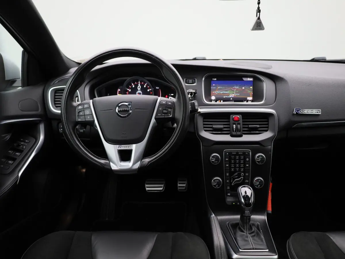 1.5 T3 Polar+ Sport AUTOMAAT | PANORAMADAK | HALF-LEDER | CLIMATE CONTROL | NAVIGATIE