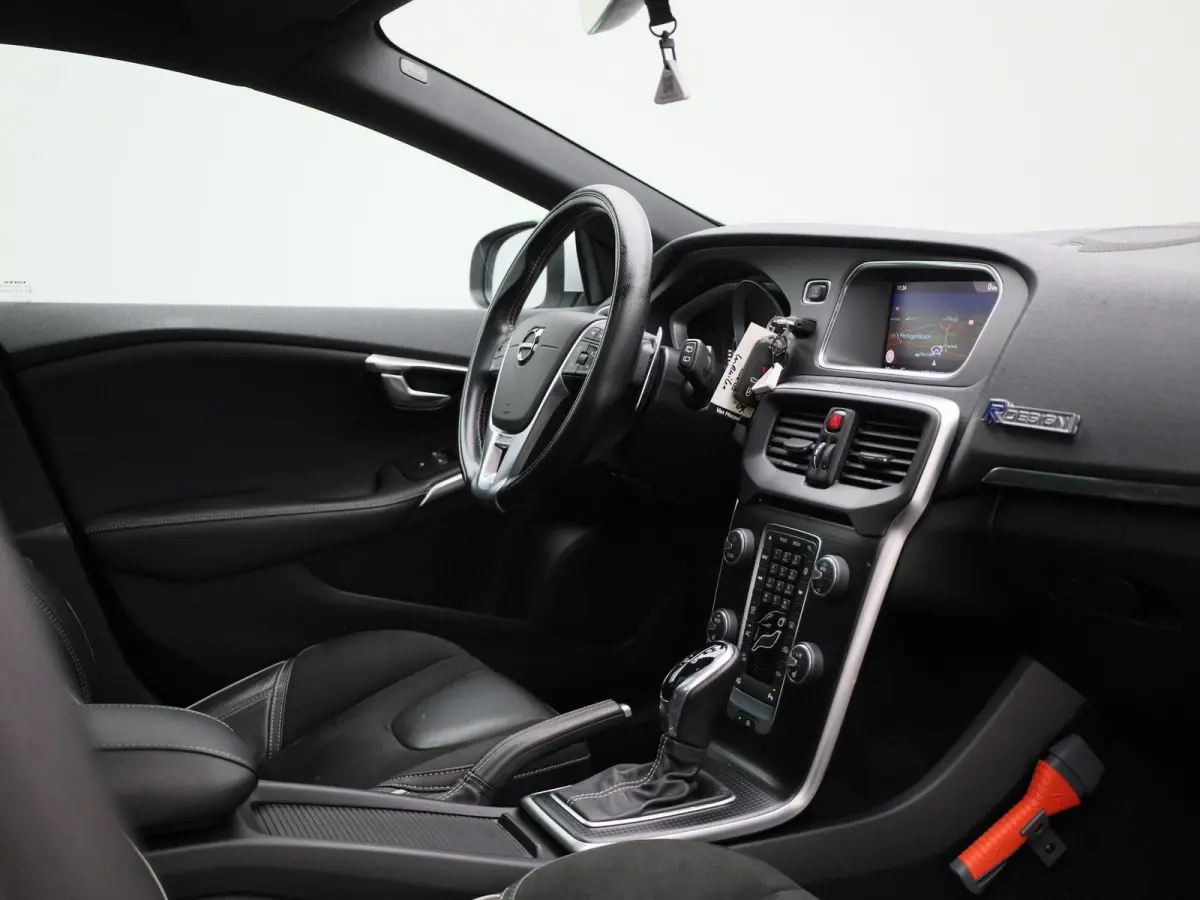 1.5 T3 Polar+ Sport AUTOMAAT | PANORAMADAK | HALF-LEDER | CLIMATE CONTROL | NAVIGATIE