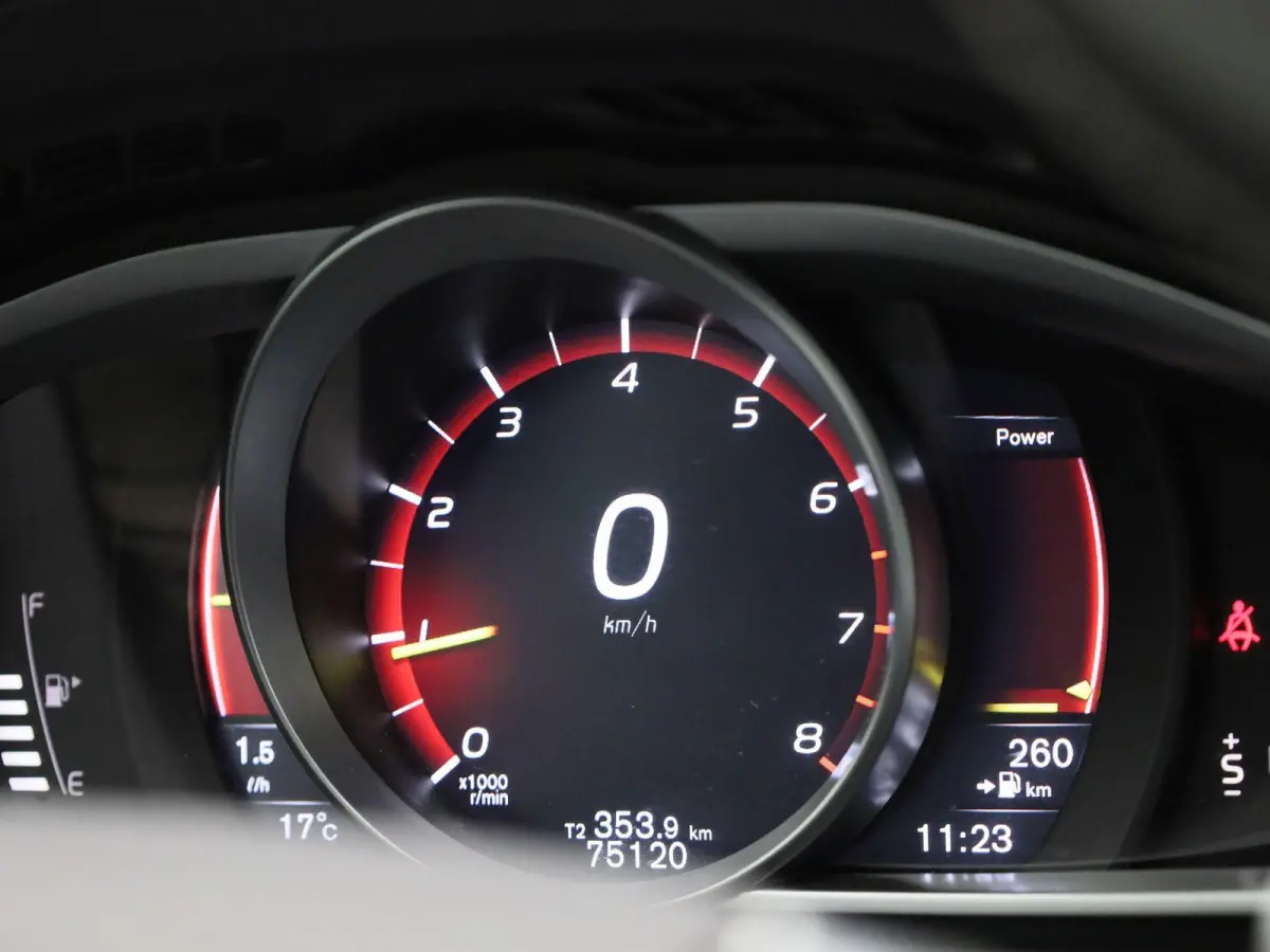 1.5 T3 Polar+ Sport AUTOMAAT | PANORAMADAK | HALF-LEDER | CLIMATE CONTROL | NAVIGATIE