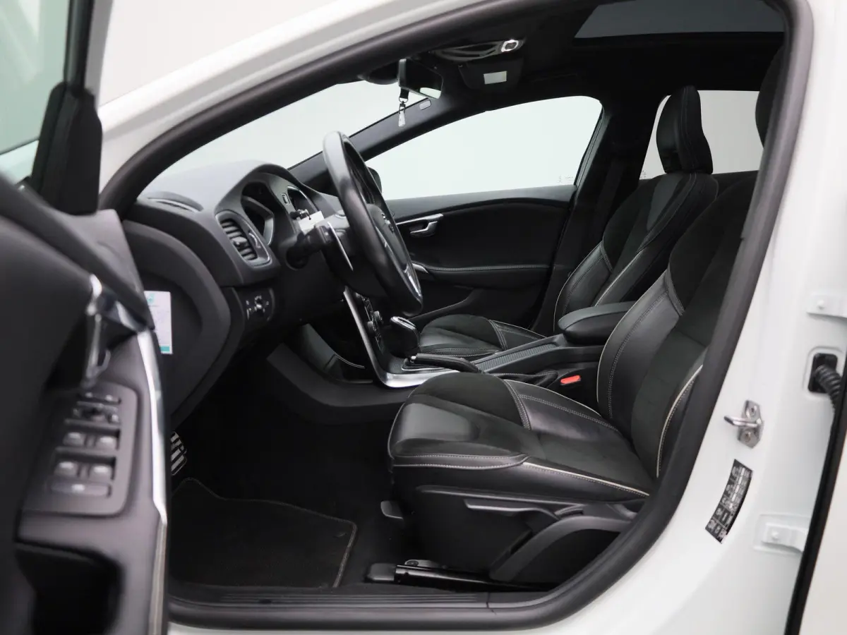1.5 T3 Polar+ Sport AUTOMAAT | PANORAMADAK | HALF-LEDER | CLIMATE CONTROL | NAVIGATIE