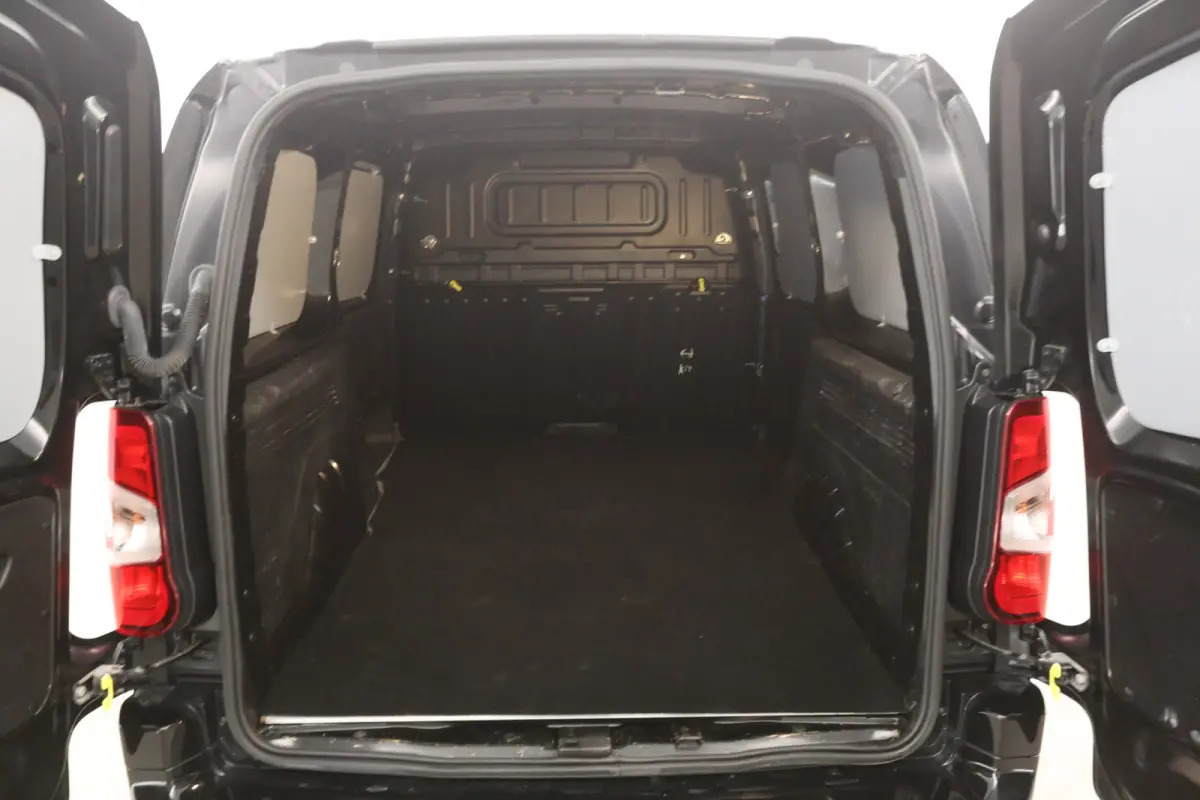1.5 BlueHDI EAT8 130PK Innovation L2 | Aut. | Airco | 3 Zits | Camera | Cruise | Carplay | Parkeersens.