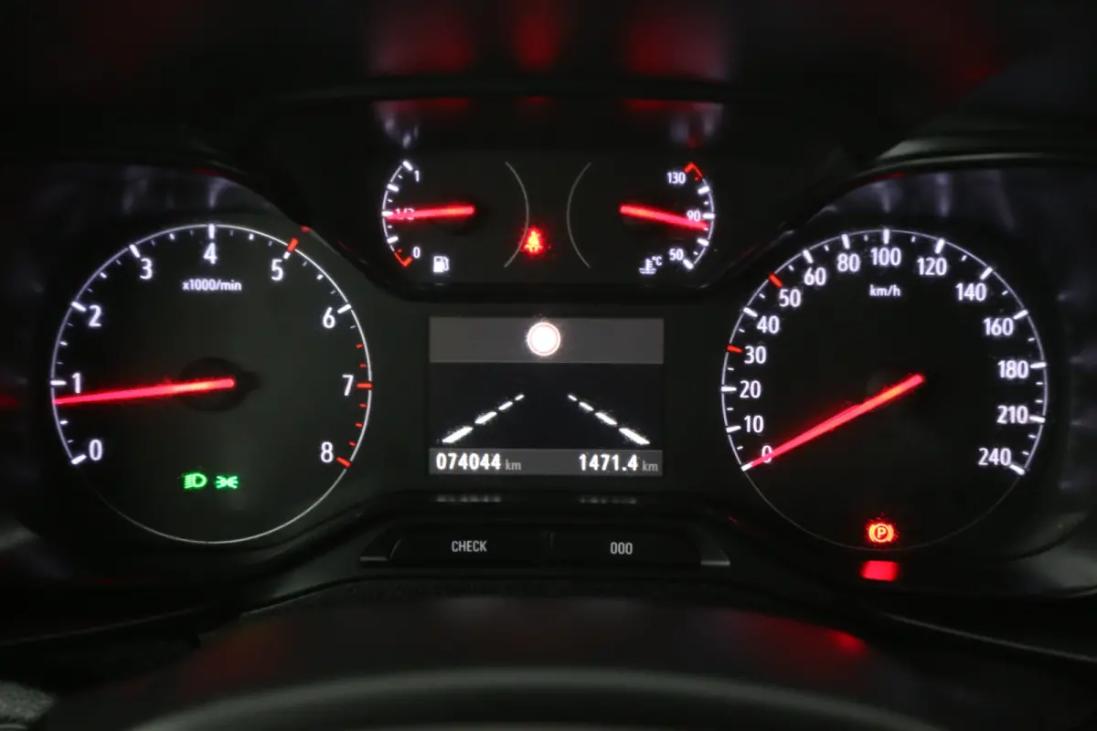 1.5 BlueHDI EAT8 130PK Innovation L2 | Automaat | Airco | 3 Zits | Camera | Cruise | Carplay | Parkeersens.