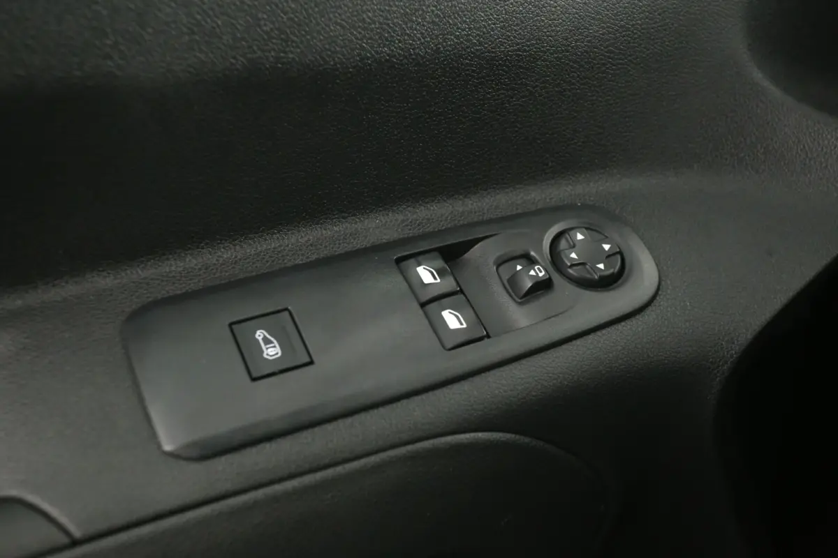1.5 BlueHDI EAT8 130PK Innovation L2 | Automaat | Airco | 3 Zits | Camera | Cruise | Carplay | Parkeersens.