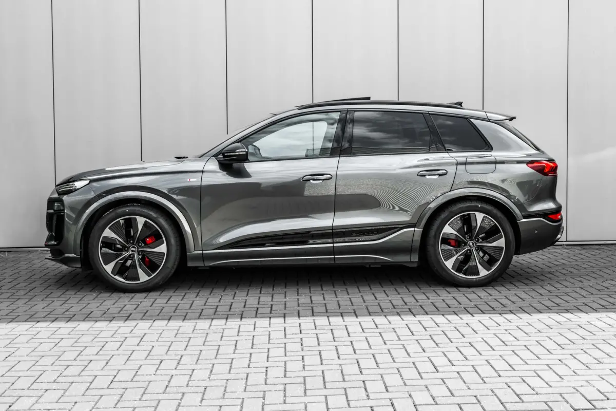 S edition performance 100 kWh 306PK | Panorama Dak | Luchtvering | B&O Audio | Head-up Display | Stoelverw. voor& achter