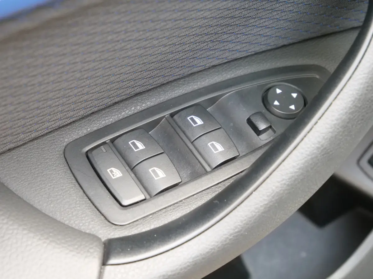 sDrive18i High Executive 136 Pk Automaat Navigatie / DAB / PDC / Trekhaak / Elektr Achterklep / Stoelverwarming