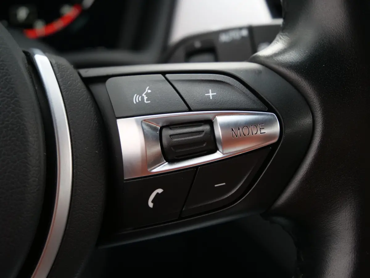 sDrive18i High Executive 136 Pk Automaat Navigatie / DAB / PDC / Trekhaak / Elektr Achterklep / Stoelverwarming