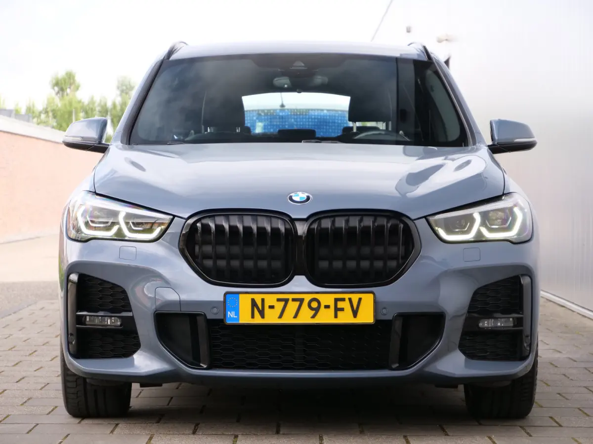 sDrive18i High Executive 136 Pk Automaat Navigatie / DAB / PDC / Trekhaak / Elektr Achterklep / Stoelverwarming