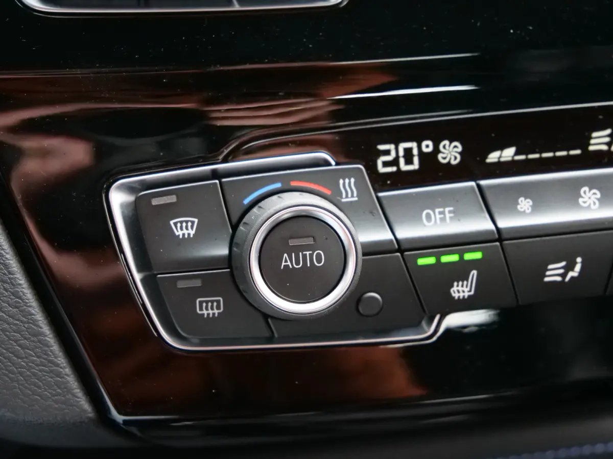 sDrive18i High Executive 136 Pk Automaat Navigatie / DAB / PDC / Trekhaak / Elektr Achterklep / Stoelverwarming
