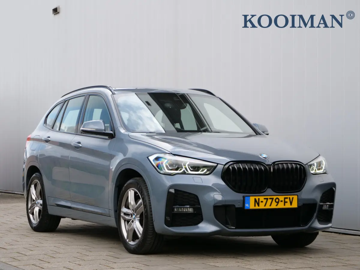 sDrive18i High Executive 136 Pk Automaat Navigatie / DAB / PDC / Trekhaak / Elektr Achterklep / Stoelverwarming