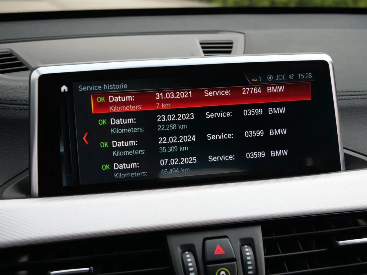 sDrive18i High Executive 136 Pk Automaat Navigatie / DAB / PDC / Trekhaak / Elektr Achterklep / Stoelverwarming