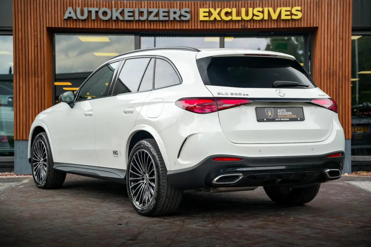 300de 4MATIC AMG Line Edition | Panorama | Burmester 3D | Distronic | Trekhaak | Memory