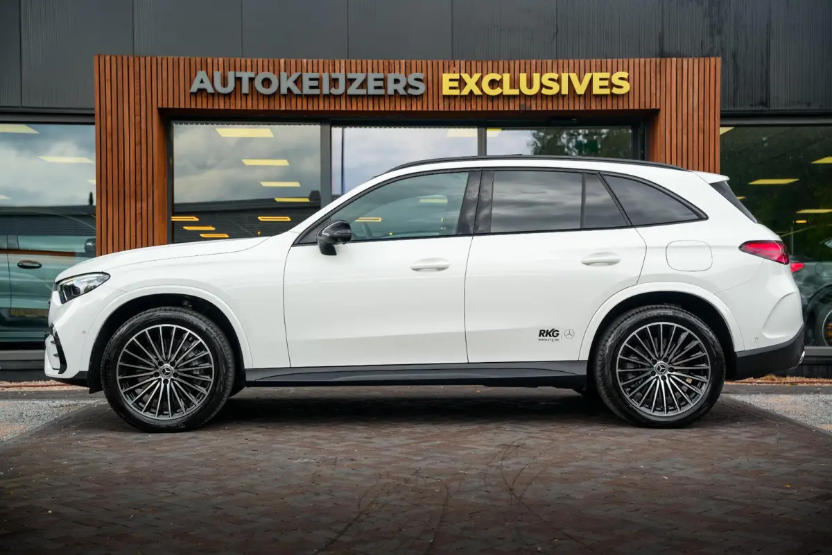 300de 4MATIC AMG Line Edition | Panorama | Burmester 3D | Distronic | Trekhaak | Memory