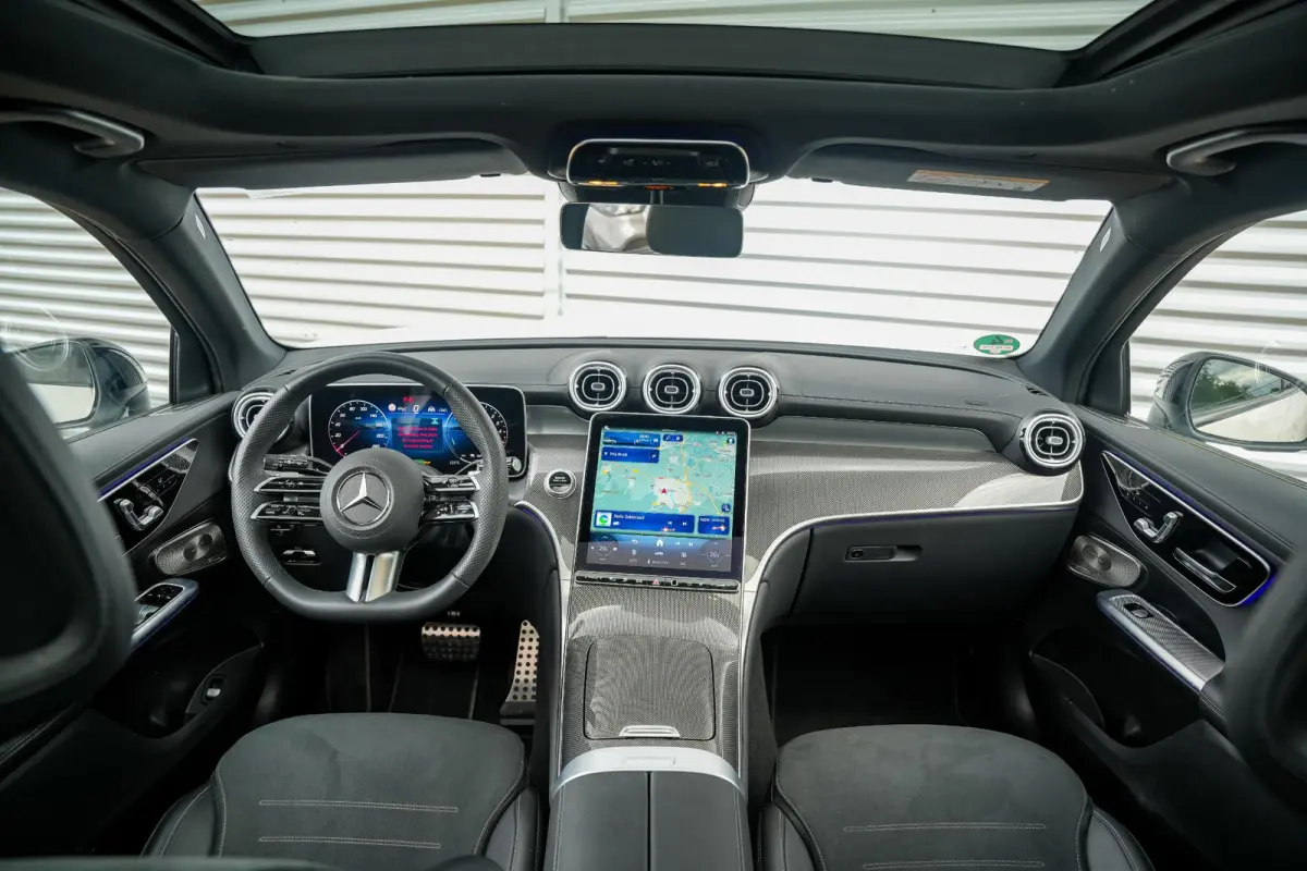 300de 4MATIC AMG Line Edition | Panorama | Burmester 3D | Distronic | Trekhaak | Memory