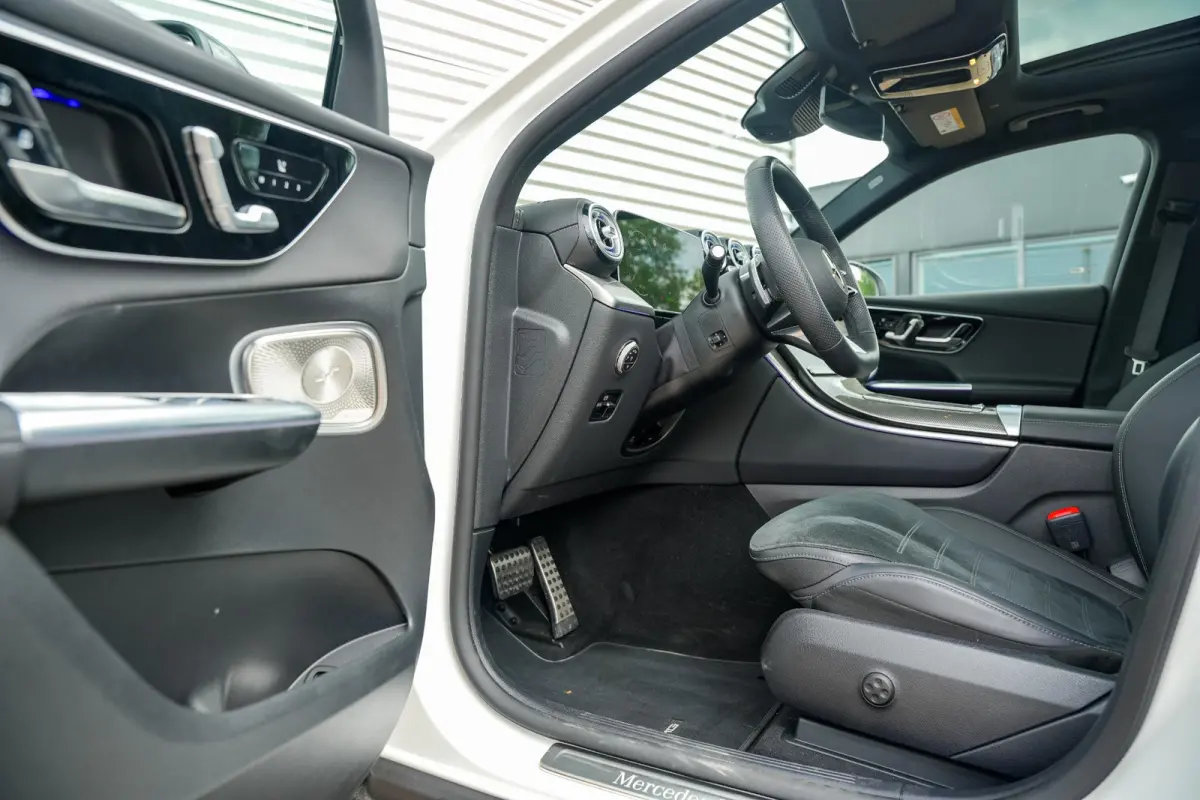 300de 4MATIC AMG Line Edition | Panorama | Burmester 3D | Distronic | Trekhaak | Memory