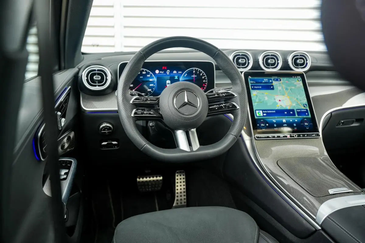 300de 4MATIC AMG Line Edition | Panorama | Burmester 3D | Distronic | Trekhaak | Memory