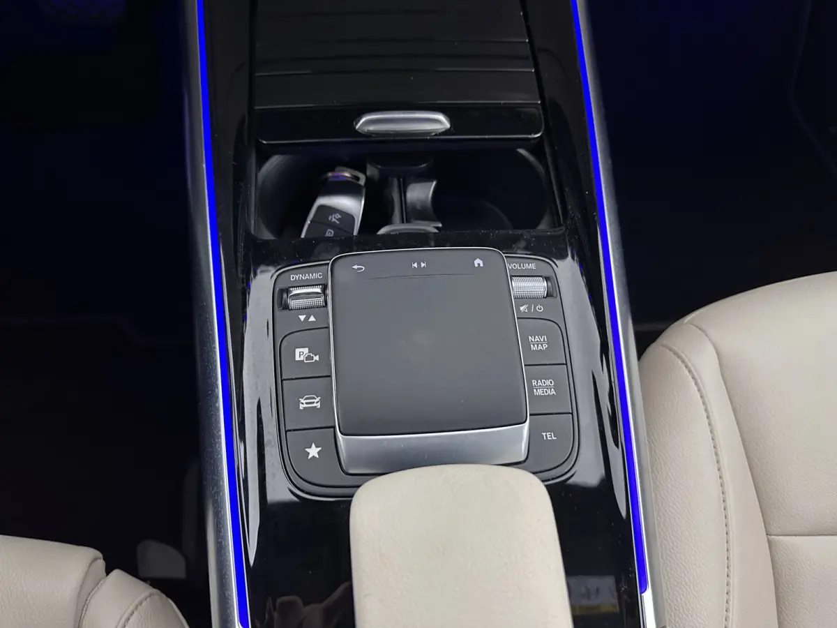 350 4MATIC Luxury Line 67 kWh [ 3-Fase-11kW ]{SoH-94%} (INCL-BTW) *HEATPUMP | LEATHER | FULL-LED | BLINDSPOT | WIDESCREEN-DIGICOCKPIT | HEATED-SPORTSEATS | CAMERA | NAVI-FULLMAP | DAB | AMBI