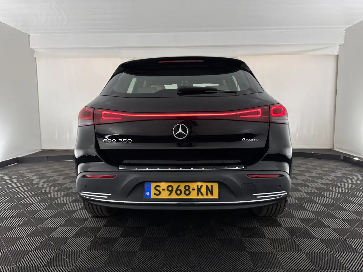 350 4MATIC Luxury Line 67 kWh [ 3-Fase-11kW ]{SoH-94%} (INCL-BTW) *HEATPUMP | LEATHER | FULL-LED | BLINDSPOT | WIDESCREEN-DIGICOCKPIT | HEATED-SPORTSEATS | CAMERA | NAVI-FULLMAP | DAB | AMBI