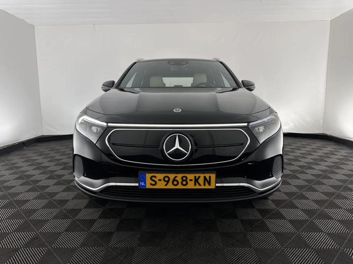 350 4MATIC Luxury Line 67 kWh [ 3-Fase-11kW ]{SoH-94%} (INCL-BTW) *HEATPUMP | LEATHER | FULL-LED | BLINDSPOT | WIDESCREEN-DIGICOCKPIT | HEATED-SPORTSEATS | CAMERA | NAVI-FULLMAP | DAB | AMBI