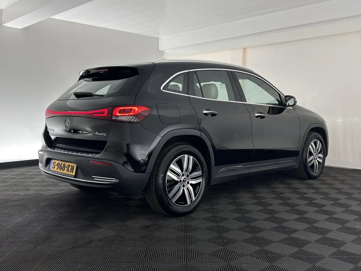 350 4MATIC Luxury Line 67 kWh [ 3-Fase-11kW ]{SoH-94%} (INCL-BTW) *HEATPUMP | LEATHER | FULL-LED | BLINDSPOT | WIDESCREEN-DIGICOCKPIT | HEATED-SPORTSEATS | CAMERA | NAVI-FULLMAP | DAB | AMBI
