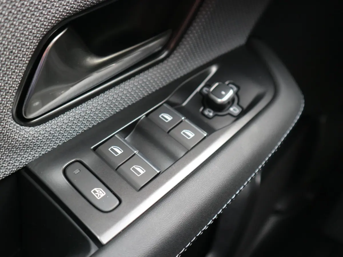 1.2 Turbo Hybrid Business Edition / Panoramadak / 360 Camera / Keyless