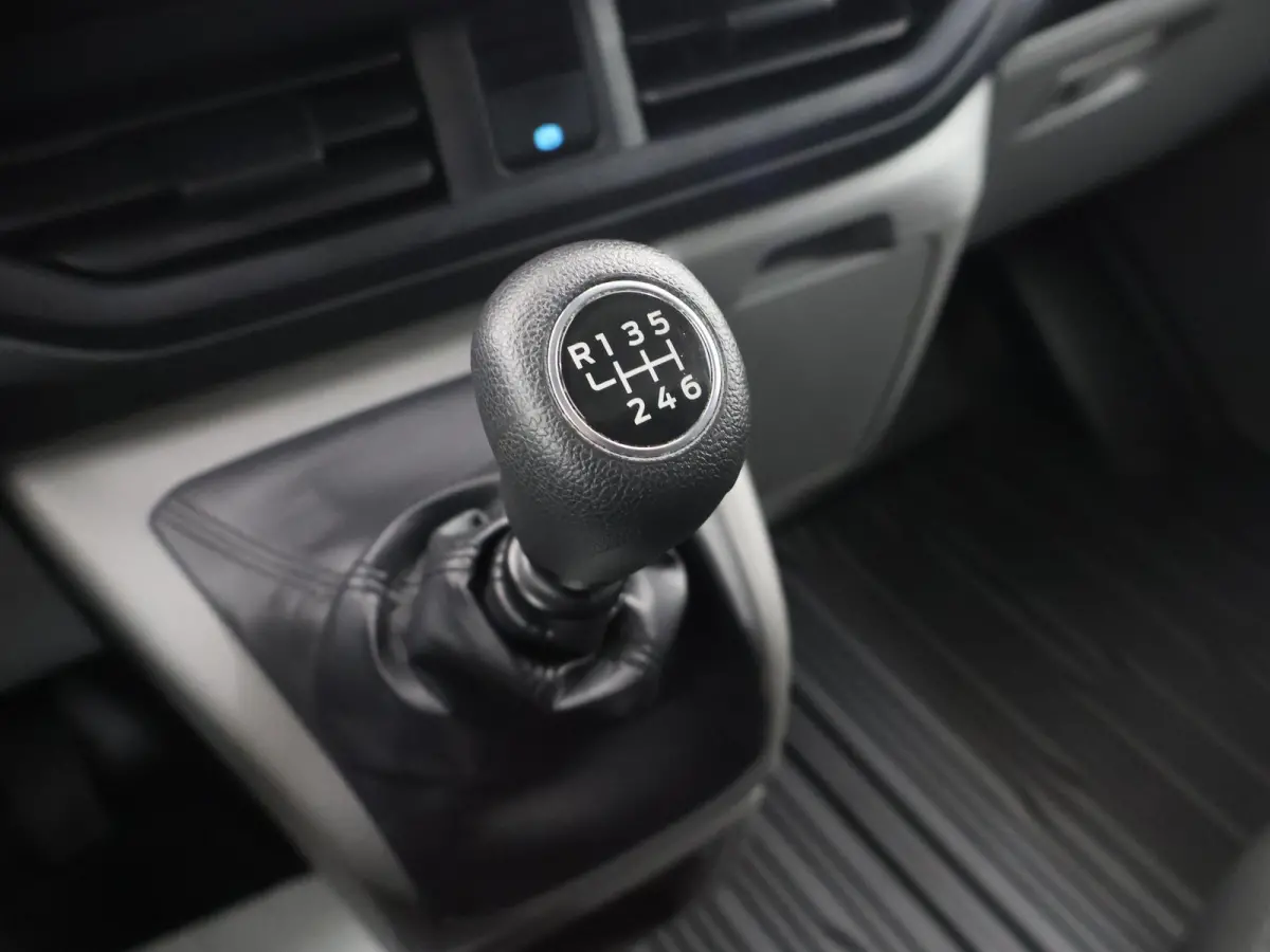 300 | 2.0 TDCI | L2 H1 | TREND | PARKEERCAMERA | APPLE CARPLAY | 3-ZITS | CLIMATE CONTROL | VOORRUITVERWARMING |