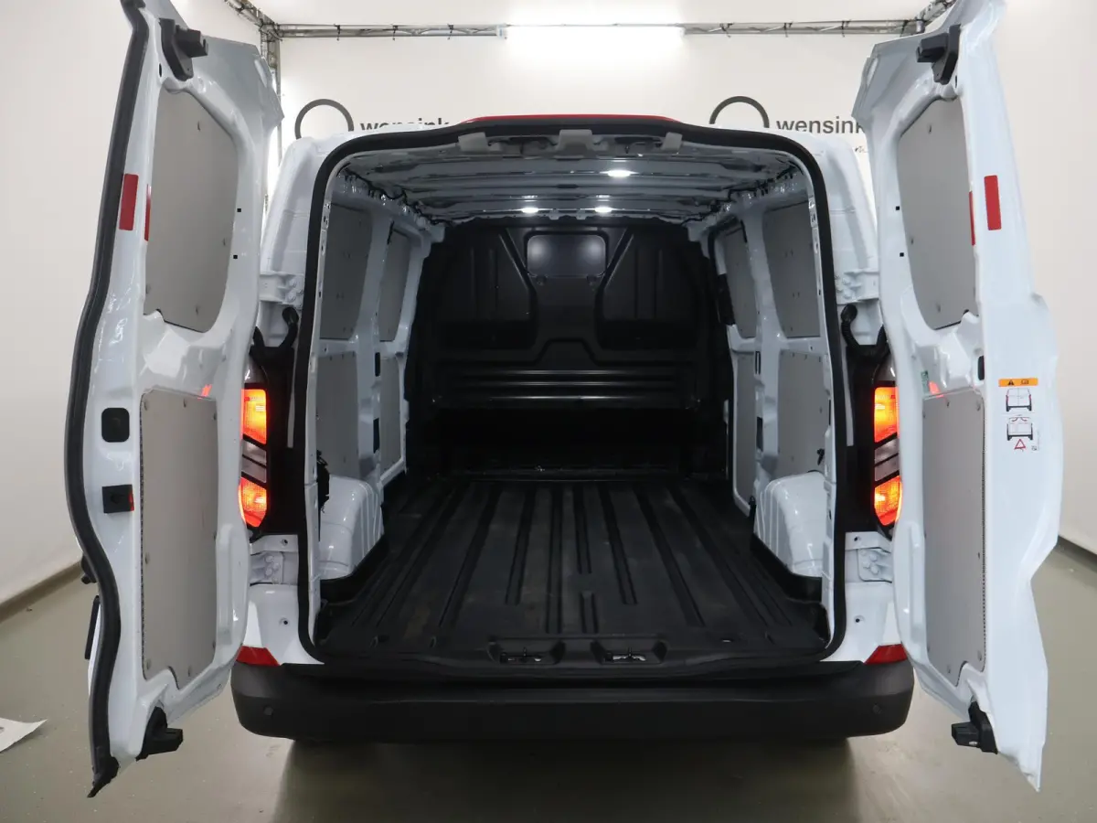 300 | 2.0 TDCI | L2 H1 | TREND | PARKEERCAMERA | APPLE CARPLAY | 3-ZITS | CLIMATE CONTROL | VOORRUITVERWARMING |