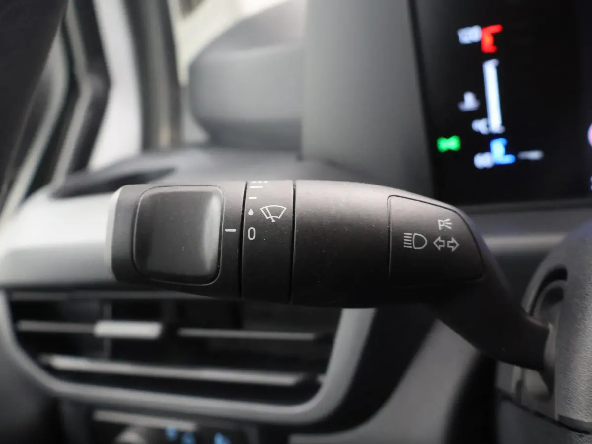 300 | 2.0 TDCI | L2 H1 | TREND | PARKEERCAMERA | APPLE CARPLAY | 3-ZITS | CLIMATE CONTROL | VOORRUITVERWARMING |