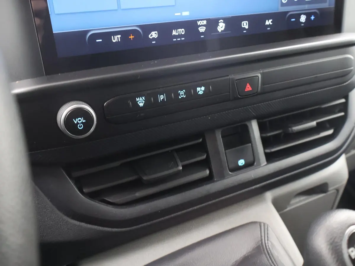 300 | 2.0 TDCI | L2 H1 | TREND | PARKEERCAMERA | APPLE CARPLAY | 3-ZITS | CLIMATE CONTROL | VOORRUITVERWARMING |