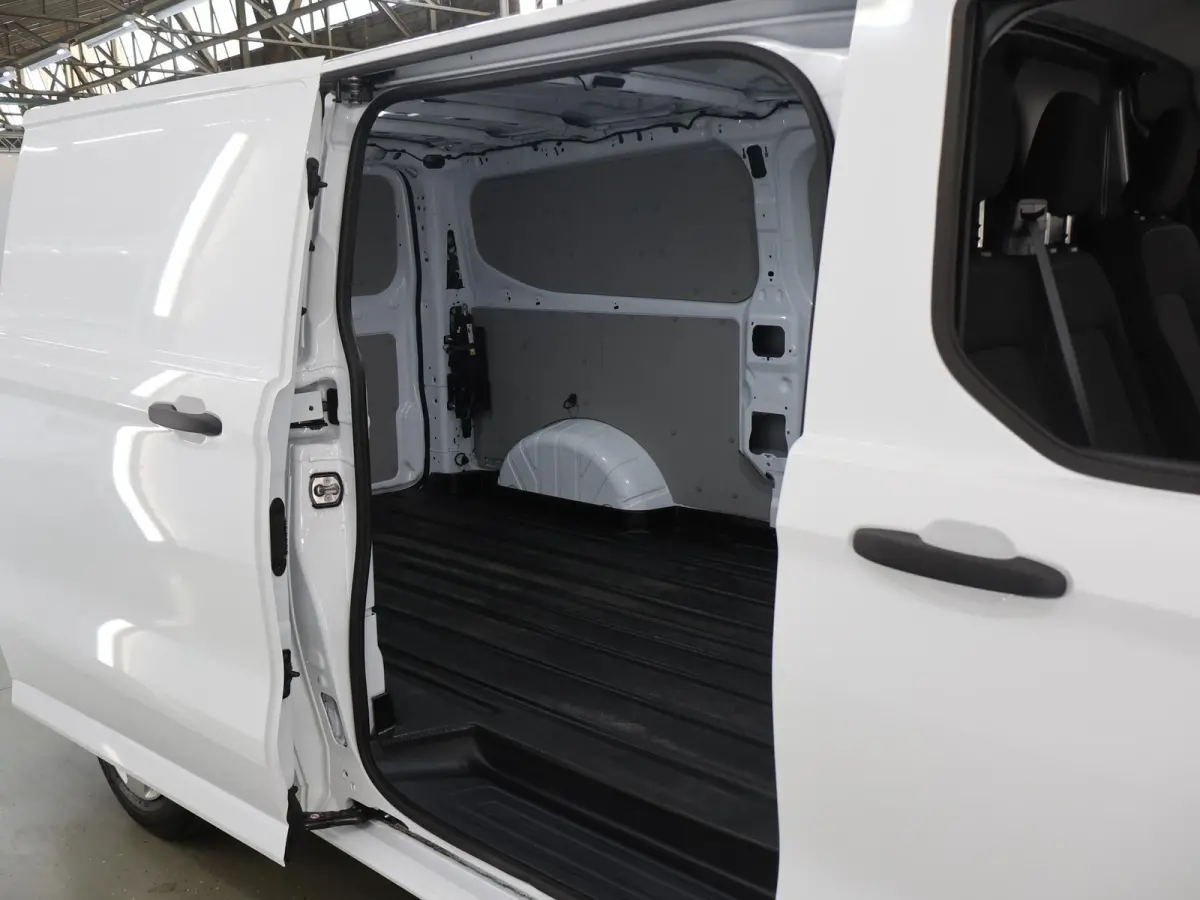 300 | 2.0 TDCI | L2 H1 | TREND | PARKEERCAMERA | APPLE CARPLAY | 3-ZITS | CLIMATE CONTROL | VOORRUITVERWARMING |