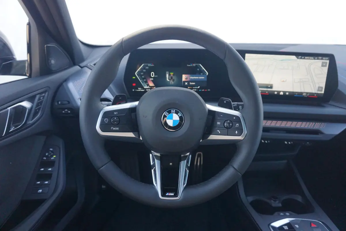 5-deurs 120 | M Sportpakket Pro | Harman Kardon | Panoramadak | Stuurwielrand verwarmd | Trekhaak