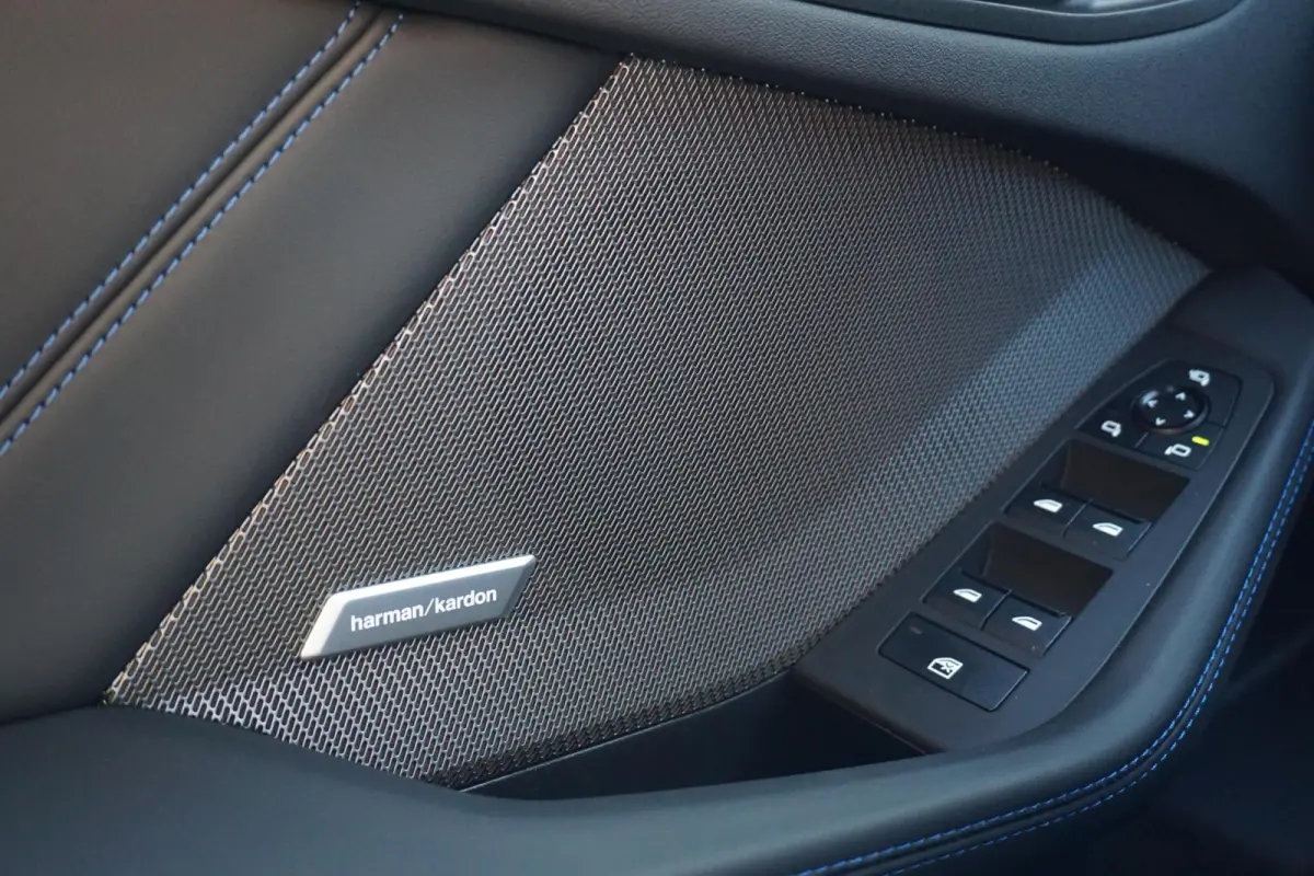 5-deurs 120 | M Sportpakket Pro | Harman Kardon | Panoramadak | Stuurwielrand verwarmd | Trekhaak