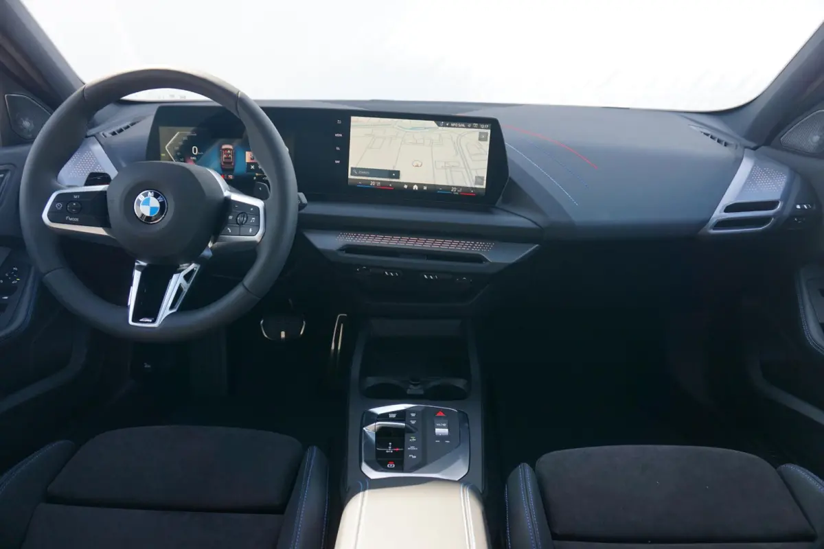 5-deurs 120 | M Sportpakket Pro | Harman Kardon | Panoramadak | Stuurwielrand verwarmd | Trekhaak