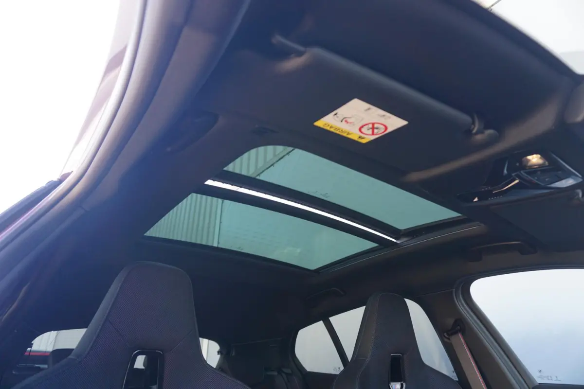 5-deurs 120 | M Sportpakket Pro | Harman Kardon | Panoramadak | Stuurwielrand verwarmd | Trekhaak