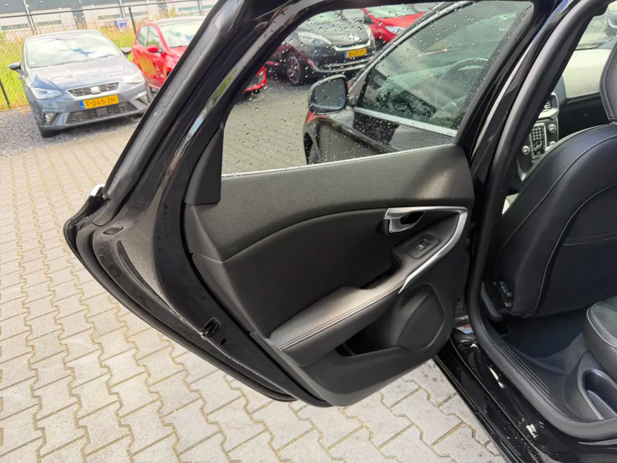 1.5 T3 Polar+ Sport R-DESIGN automaat