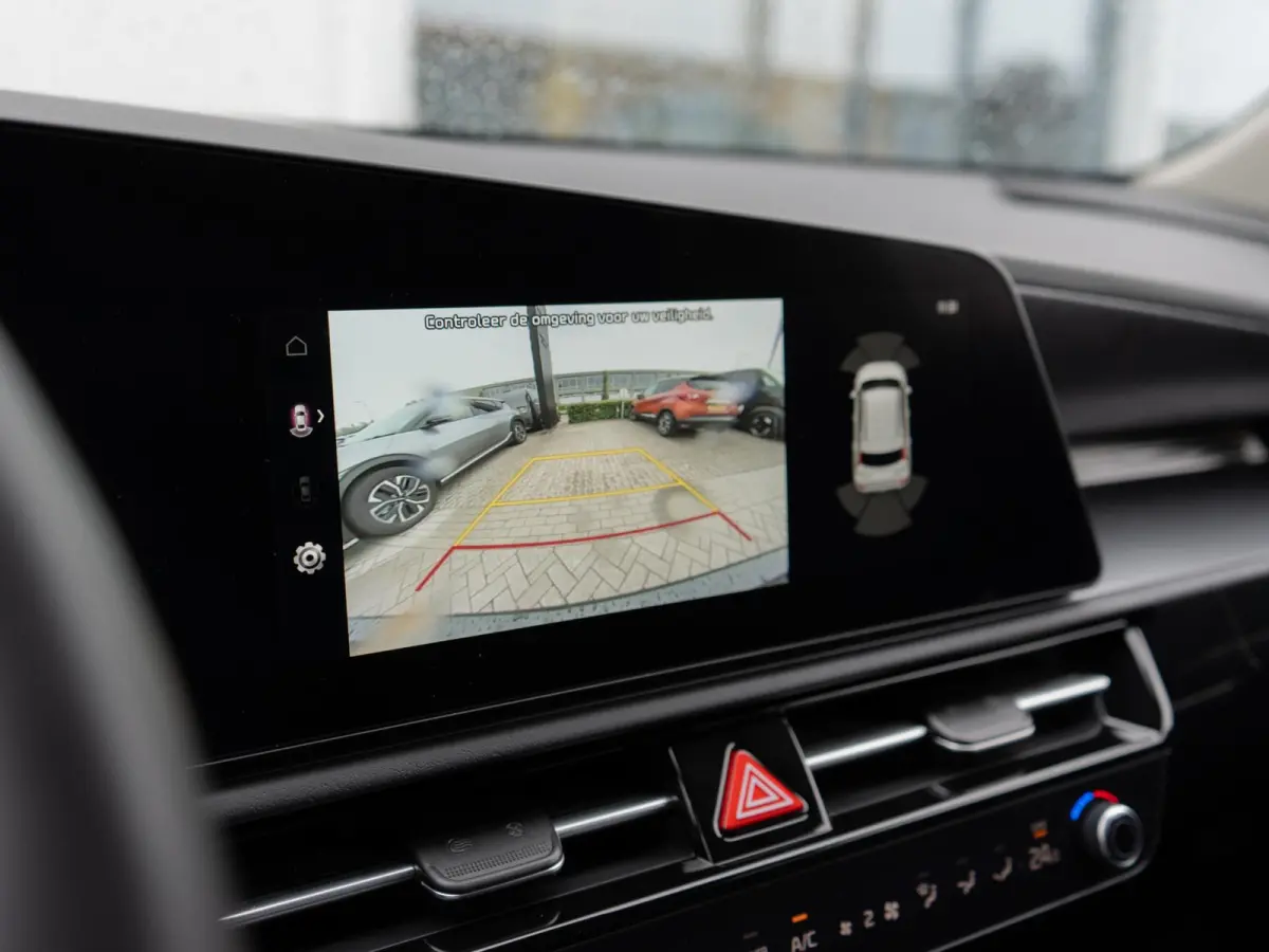 Plus 64.8 kWh AANBIEDING | Schuifdak | HUD | Stoel en stuurverwarming | Leder | LED | Carplay | Navi | Clima | SOH 99% l