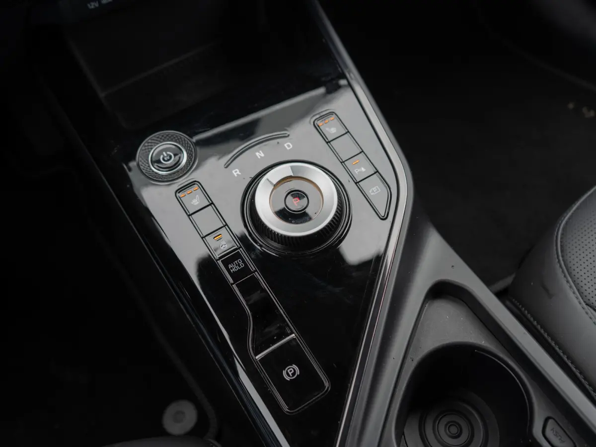 Plus 64.8 kWh AANBIEDING | Schuifdak | HUD | Stoel en stuurverwarming | Leder | LED | Carplay | Navi | Clima | SOH 99% l