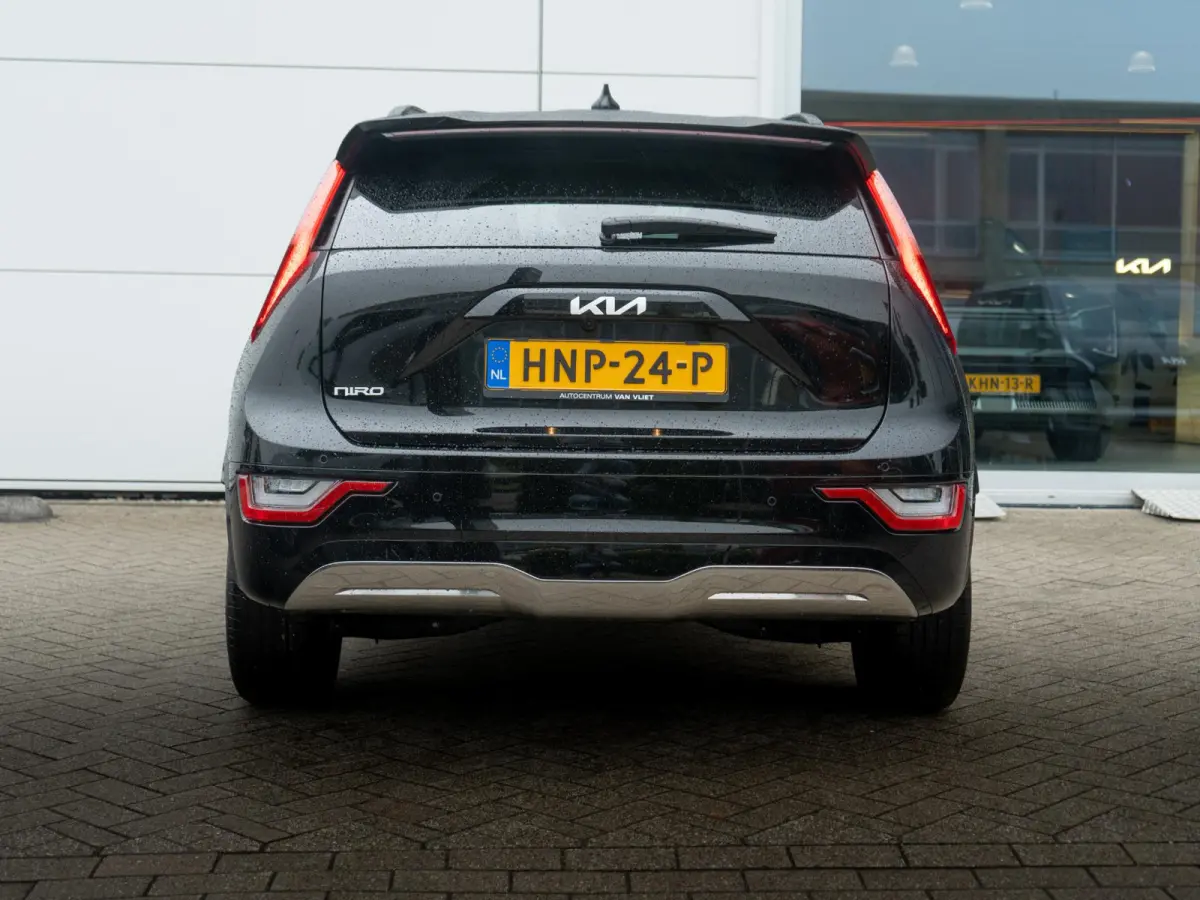Plus 64.8 kWh AANBIEDING | Schuifdak | HUD | Stoel en stuurverwarming | Leder | LED | Carplay | Navi | Clima | SOH 99% l
