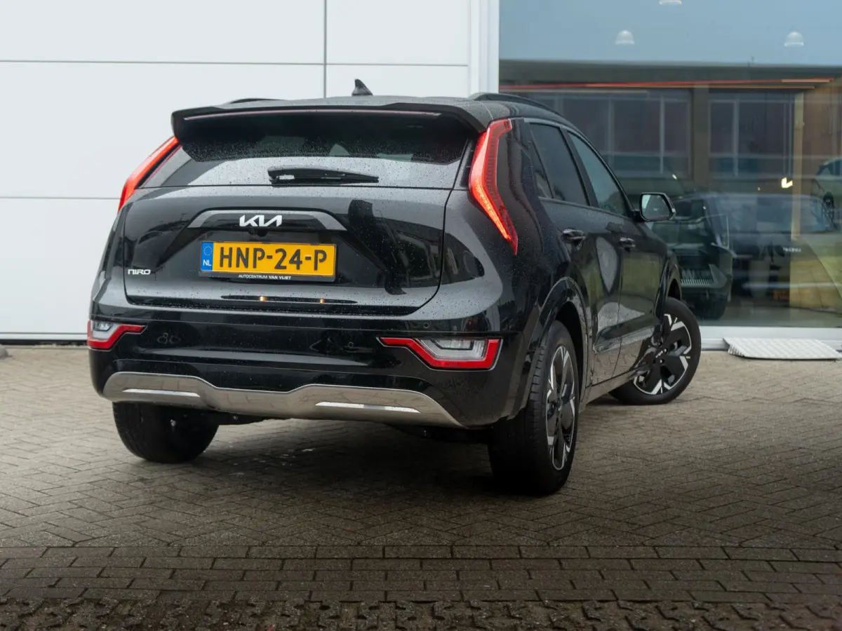Plus 64.8 kWh AANBIEDING | Schuifdak | HUD | Stoel en stuurverwarming | Leder | LED | Carplay | Navi | Clima | SOH 99% l