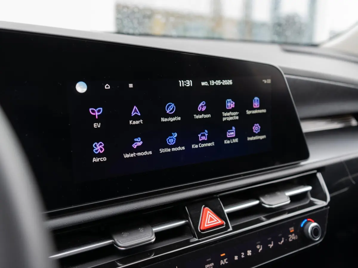 Plus 64.8 kWh AANBIEDING | Schuifdak | HUD | Stoel en stuurverwarming | Leder | LED | Carplay | Navi | Clima | SOH 99% l