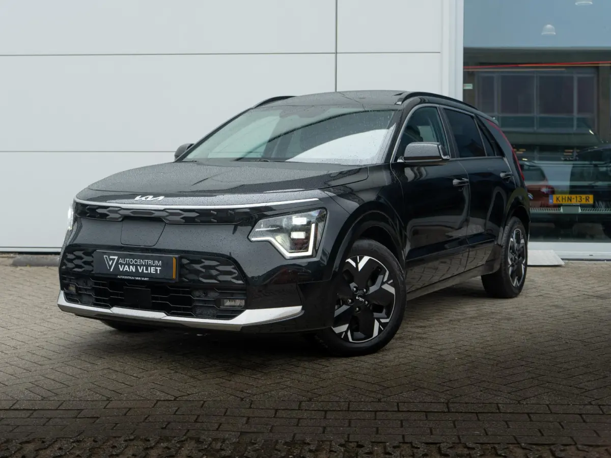 Plus 64.8 kWh AANBIEDING | Schuifdak | HUD | Stoel en stuurverwarming | Leder | LED | Carplay | Navi | Clima | SOH 99% l