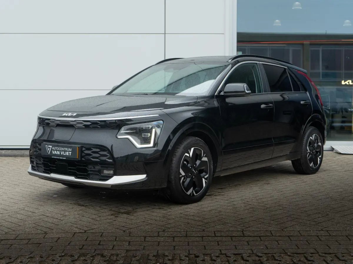 Plus 64.8 kWh AANBIEDING | Schuifdak | HUD | Stoel en stuurverwarming | Leder | LED | Carplay | Navi | Clima | SOH 99% l