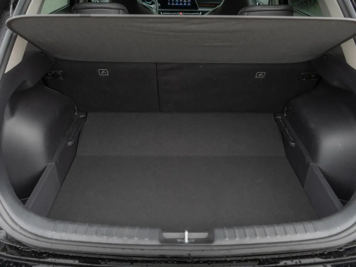 Plus 64.8 kWh AANBIEDING | Schuifdak | HUD | Stoel en stuurverwarming | Leder | LED | Carplay | Navi | Clima | SOH 99% l
