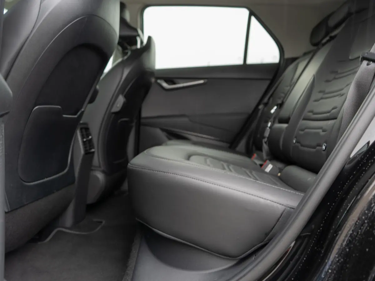 Plus 64.8 kWh AANBIEDING | Schuifdak | HUD | Stoel en stuurverwarming | Leder | LED | Carplay | Navi | Clima | SOH 99% l