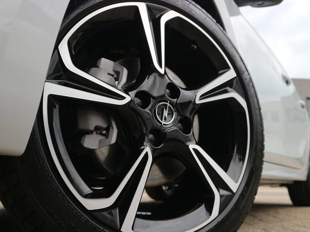 1.2 Turbo Hybrid Ultimate / Keyless / Camera / Navigatie