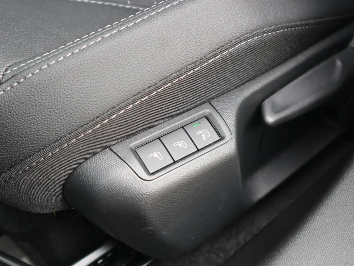 1.2 Turbo Hybrid Ultimate / Keyless / Camera / Navigatie