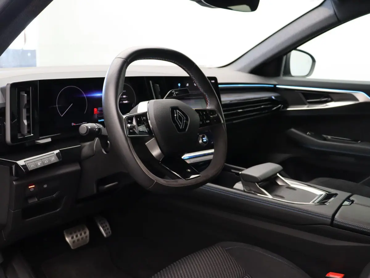 E-Tech Hybrid 200pk Techno Esprit Alpine | Achteruitrijcamera | 1500 KG trekgewicht | Elektrische achterklep | Apple Carplay/Android Auto | 20" Lichtmetalen velgen |